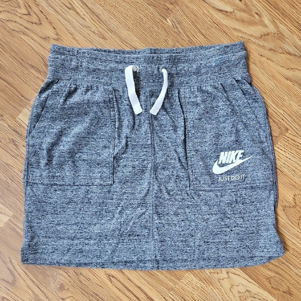 Nike Heather Gray Casual Skirt